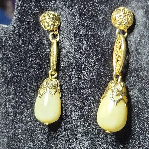 Vintage Avon Gold Tone And Ivory Filigree Preirced Drop Earrings - Picture 5 of 12